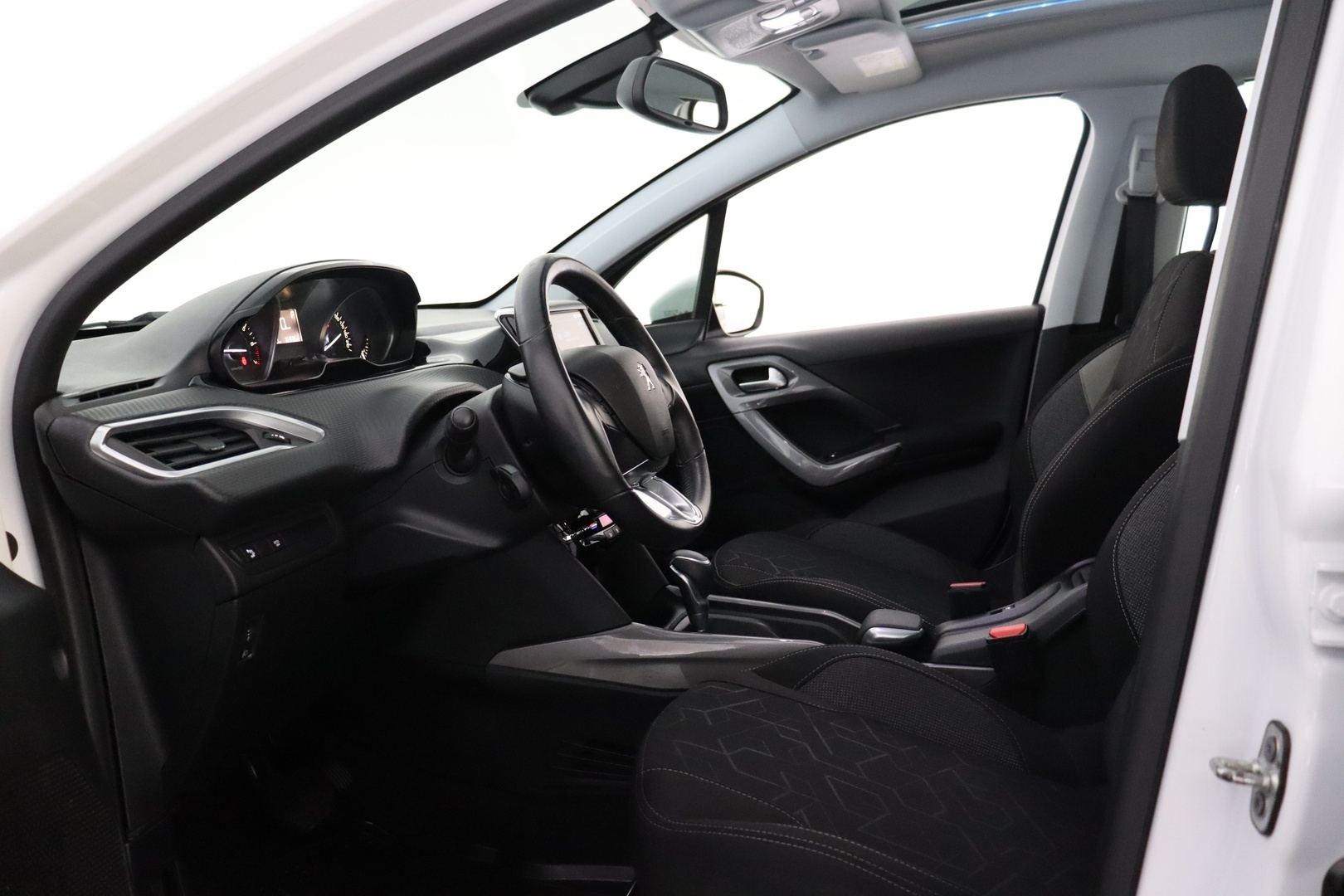 PEUGEOT 2008 2018