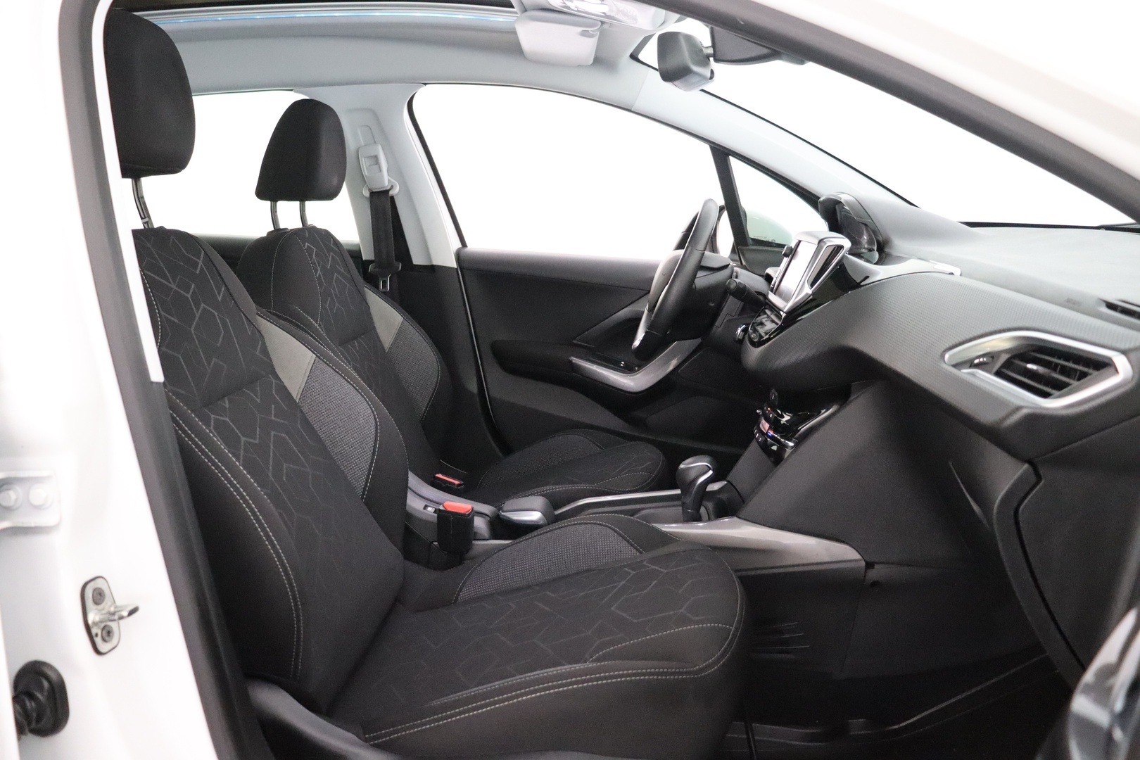 PEUGEOT 2008 2018