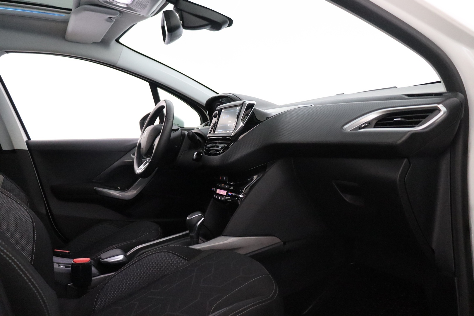 PEUGEOT 2008 2018