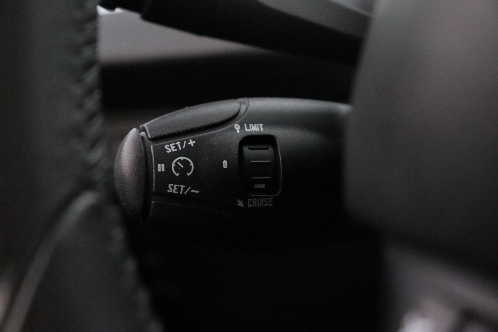 PEUGEOT 2008 2018