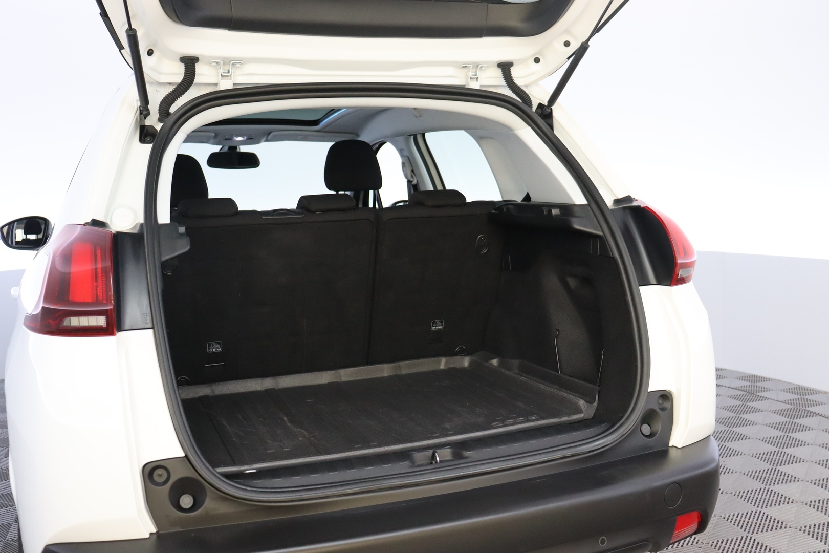 PEUGEOT 2008 2018