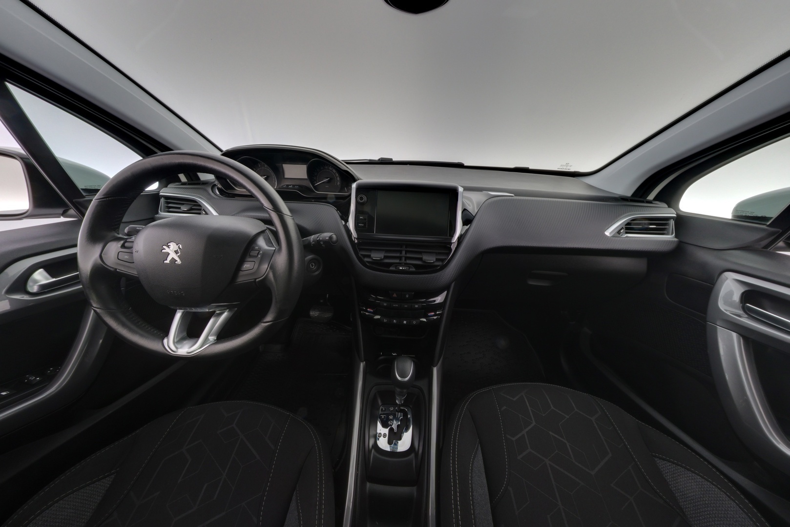 PEUGEOT 2008 2018