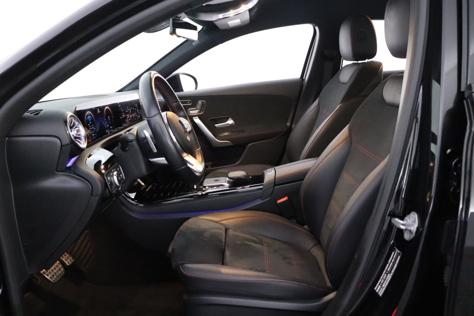 MERCEDES-BENZ A 2021