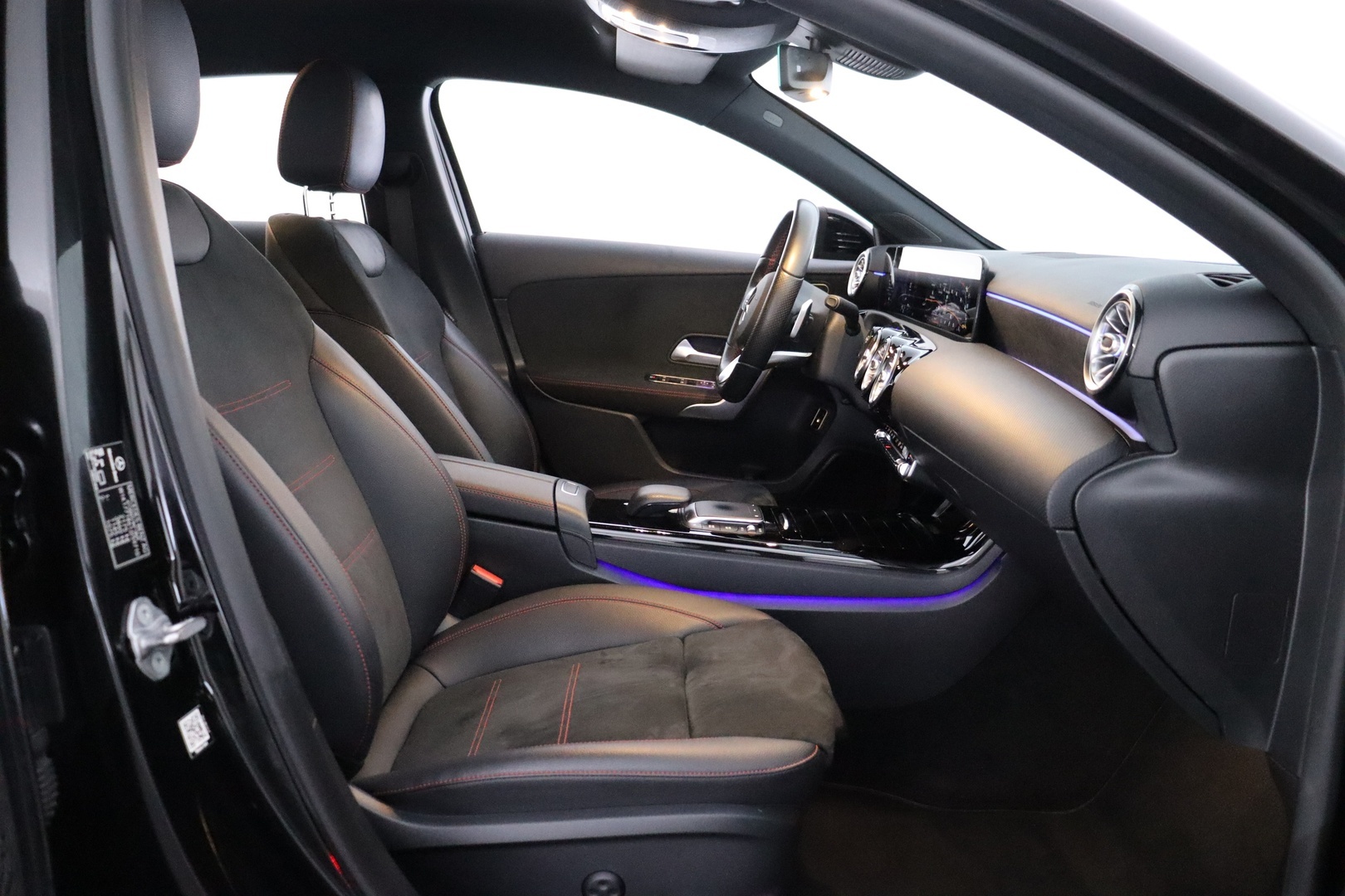 MERCEDES-BENZ A 2021