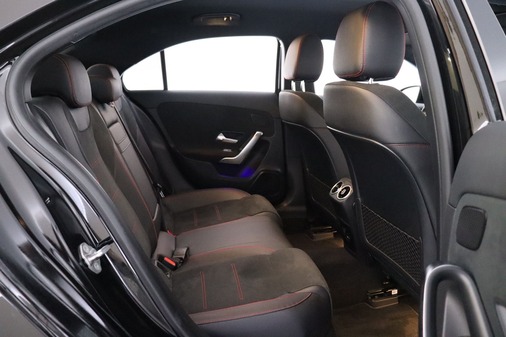 MERCEDES-BENZ A 2021