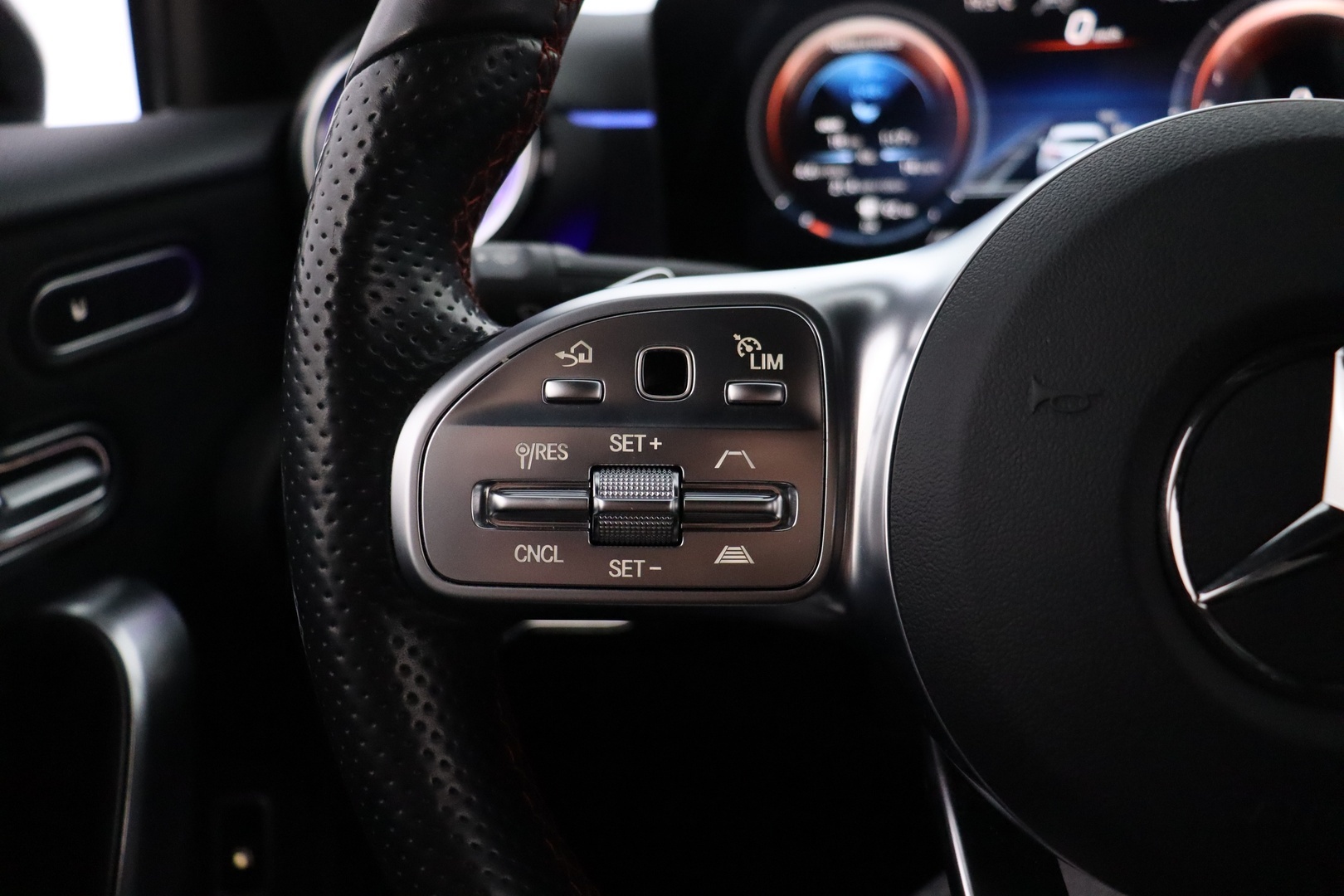 MERCEDES-BENZ A 2021