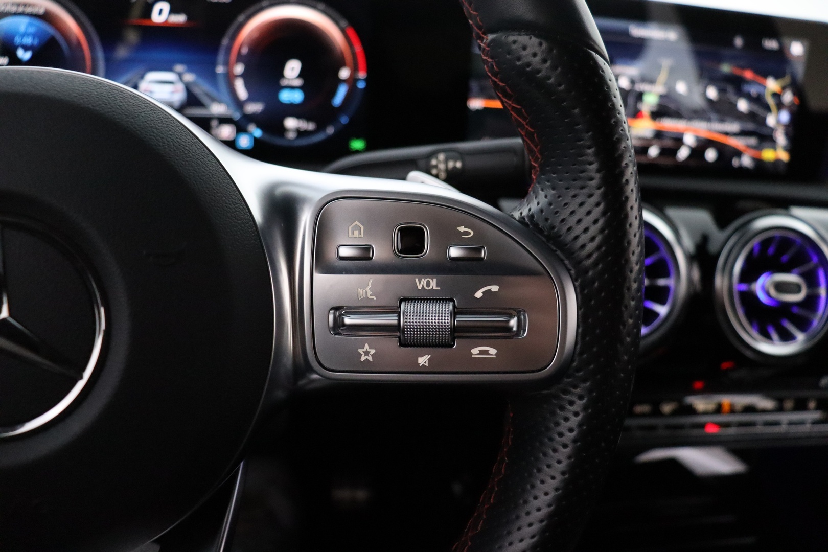 MERCEDES-BENZ A 2021