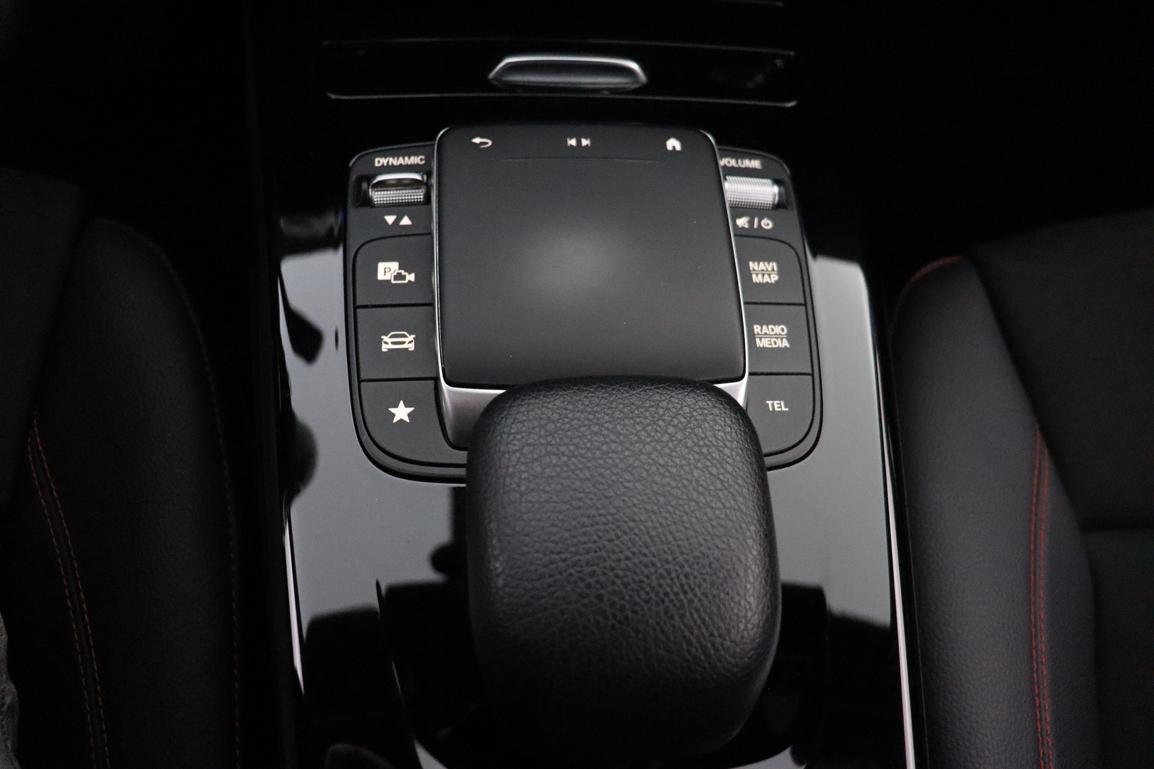 MERCEDES-BENZ A 2021