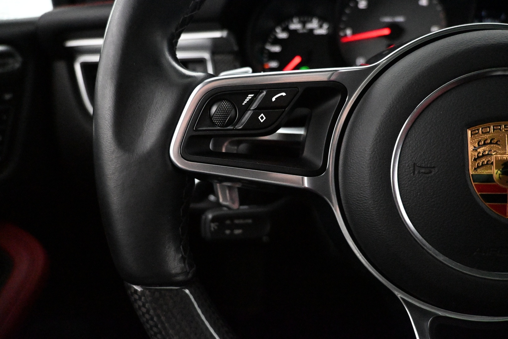 PORSCHE Macan 2018