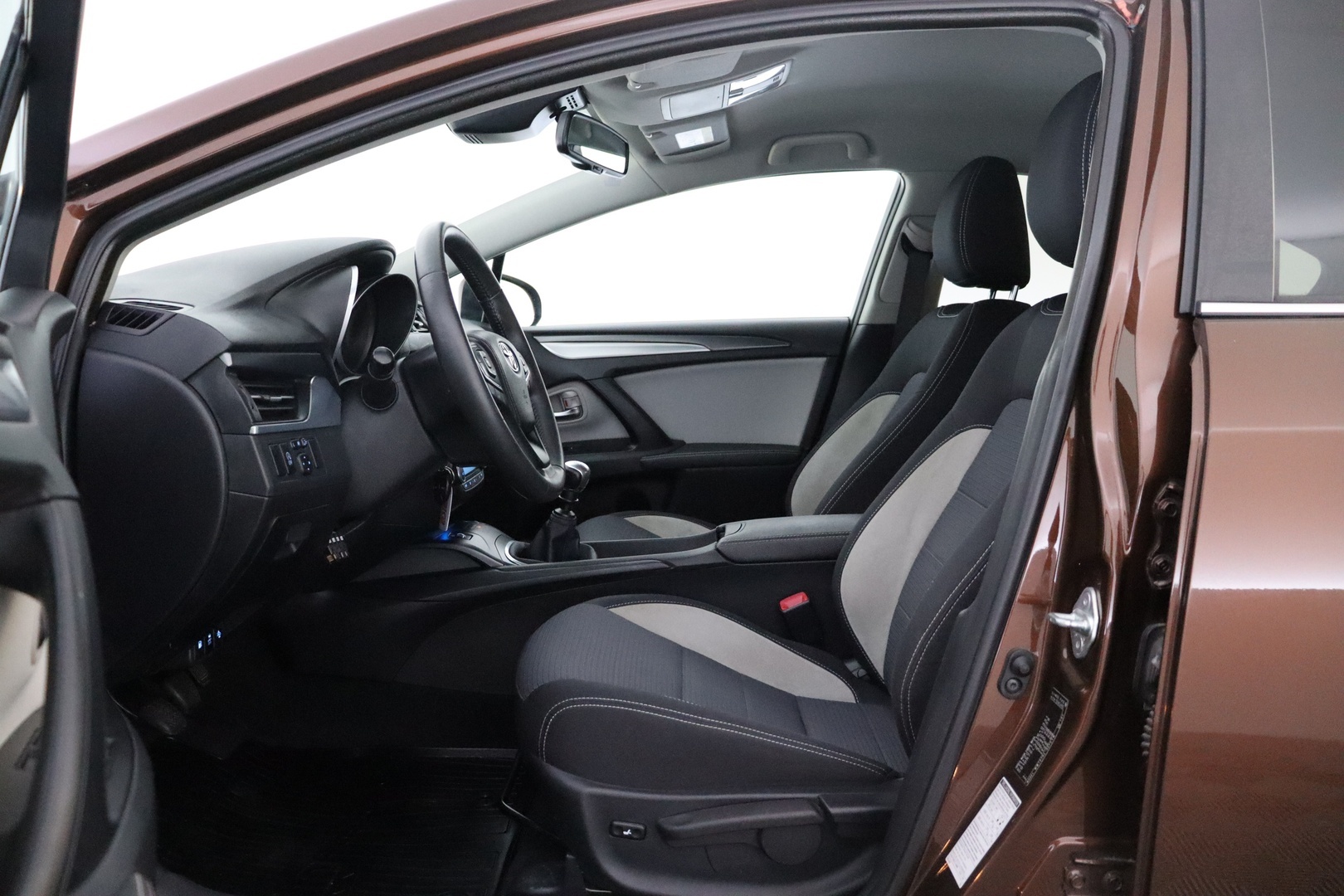 TOYOTA Avensis 2016