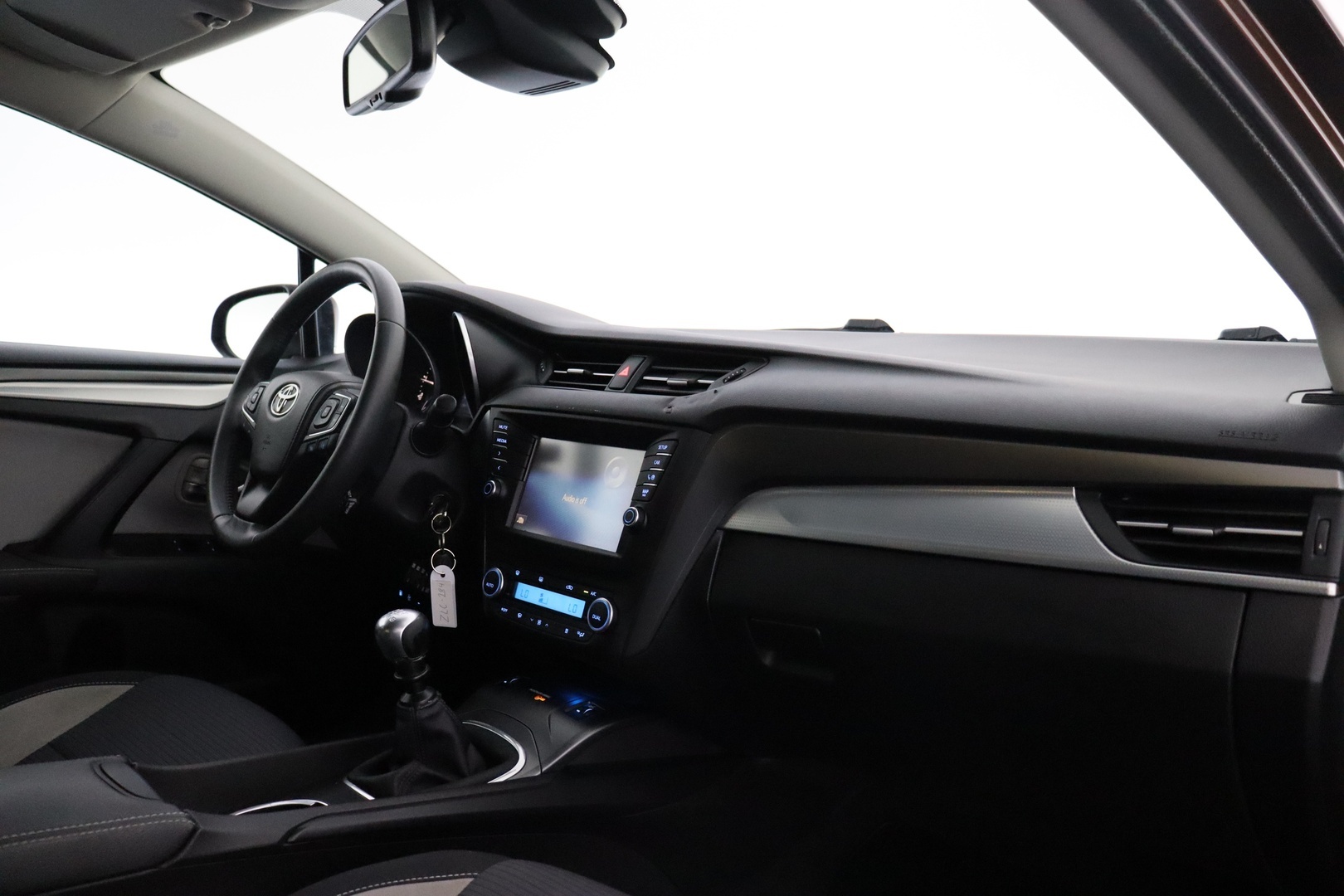 TOYOTA Avensis 2016