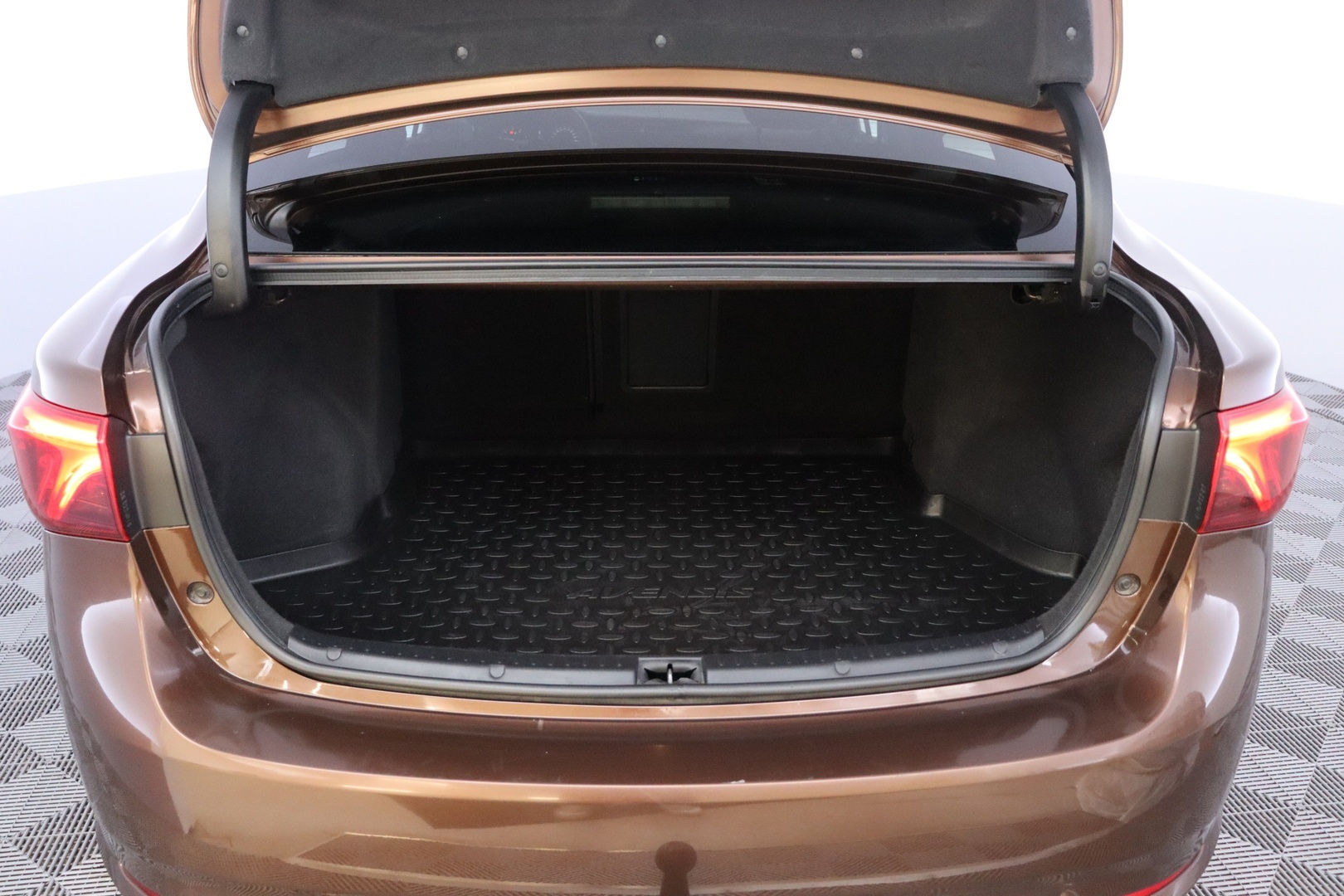 TOYOTA Avensis 2016