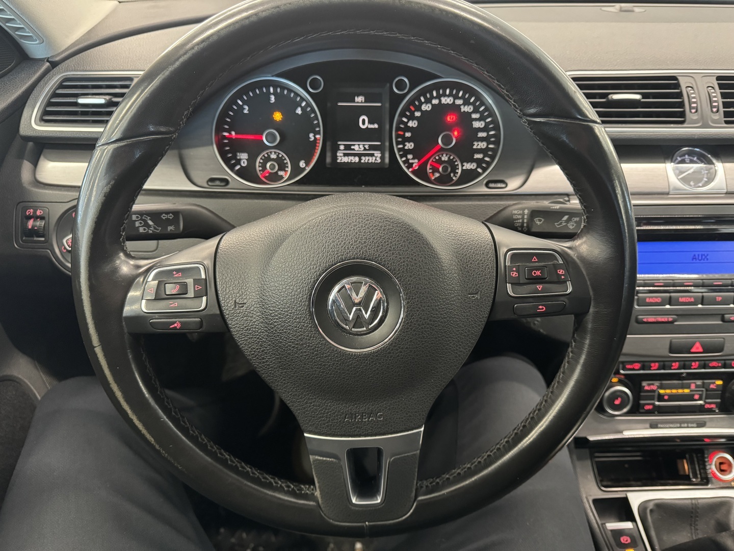 VOLKSWAGEN Passat 2012