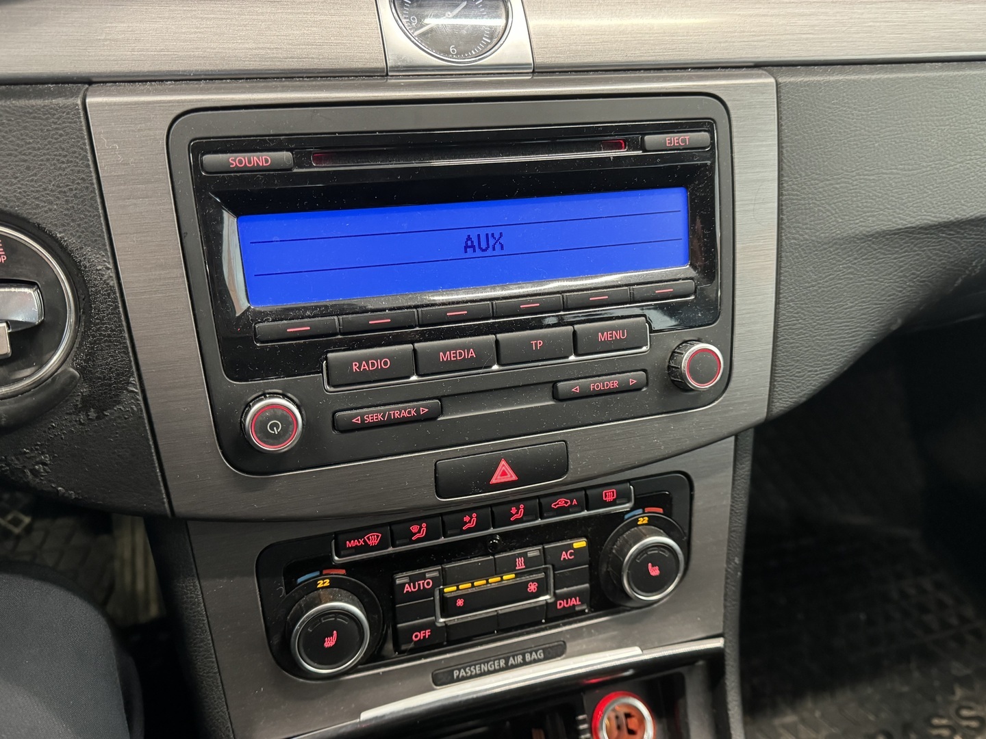 VOLKSWAGEN Passat 2012