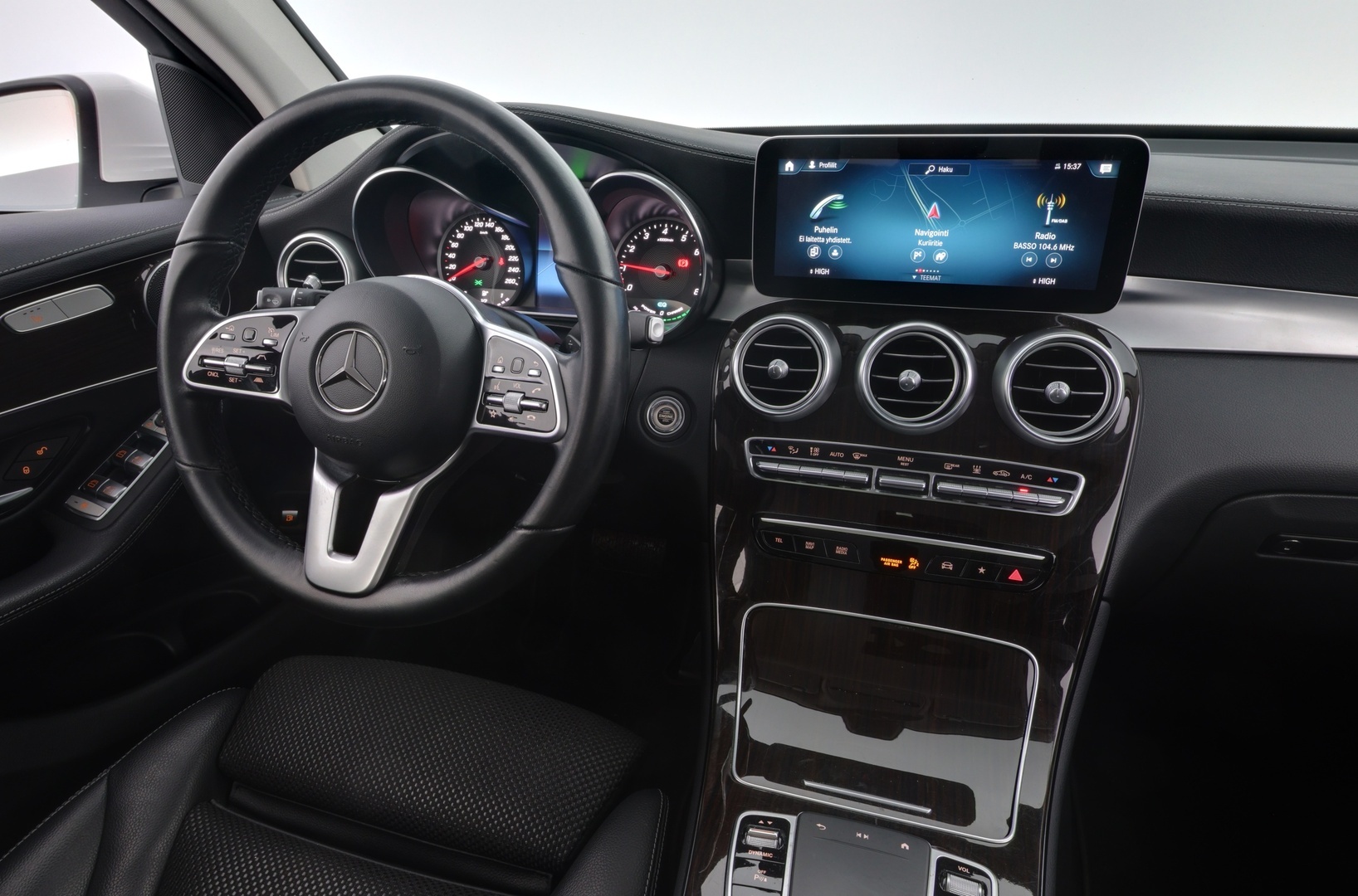 MERCEDES-BENZ GLC 2022