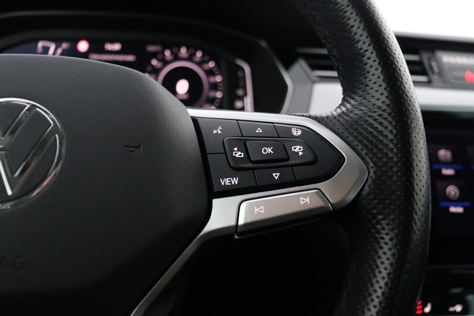 VOLKSWAGEN Passat 2021