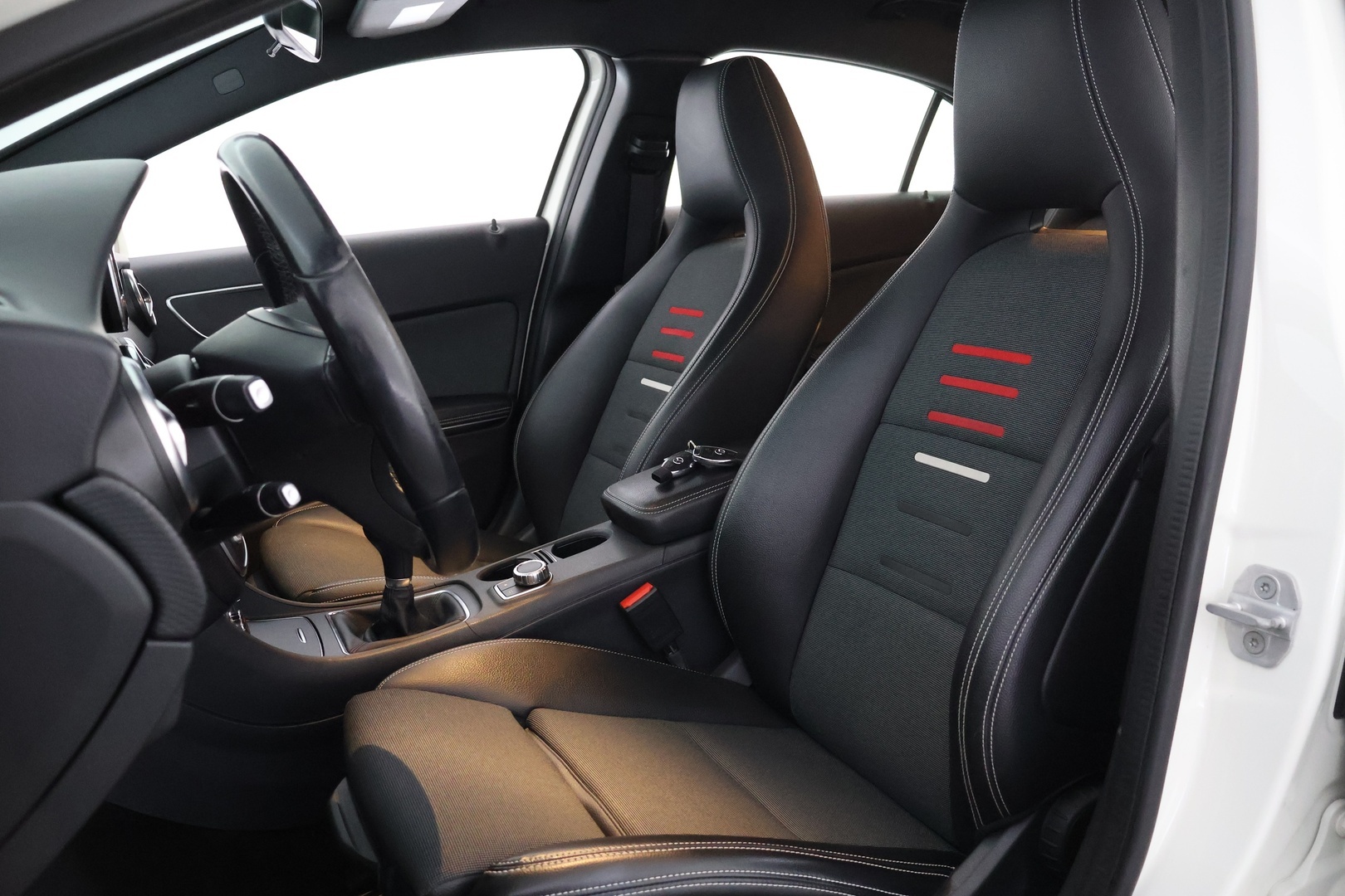 MERCEDES-BENZ A 2018