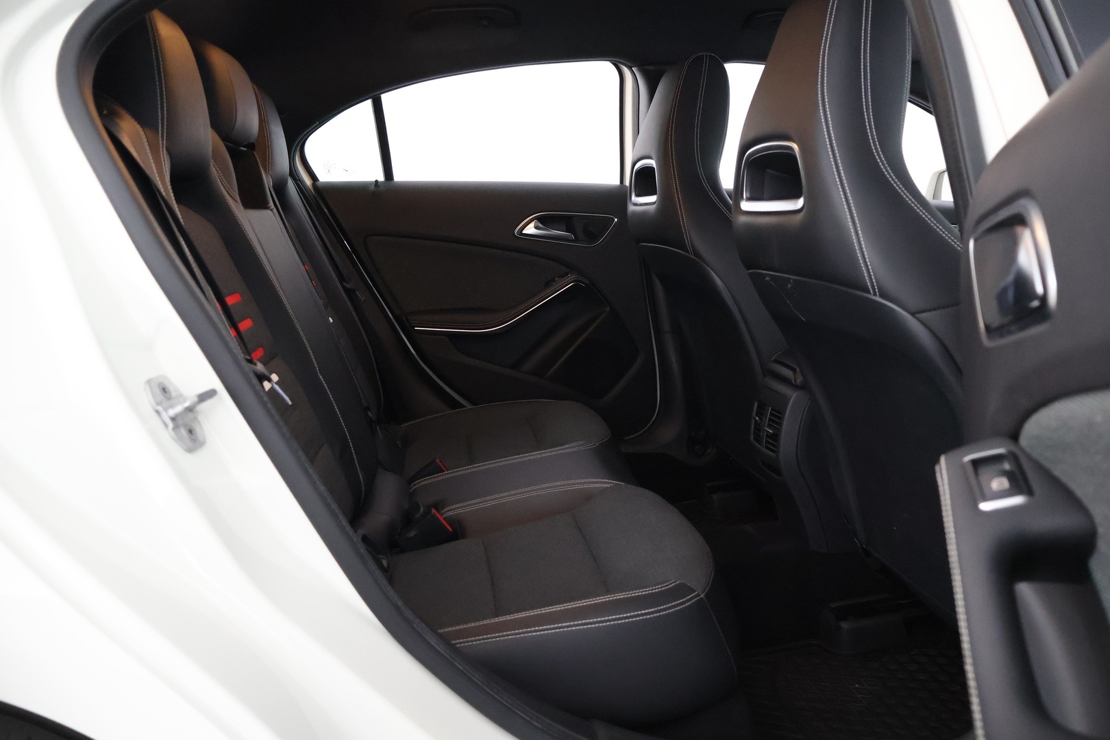 MERCEDES-BENZ A 2018
