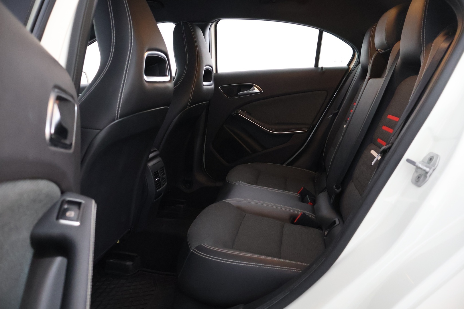 MERCEDES-BENZ A 2018