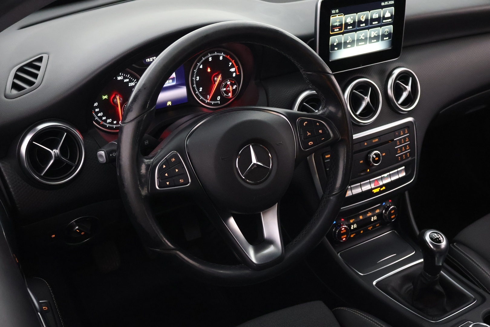 MERCEDES-BENZ A 2018