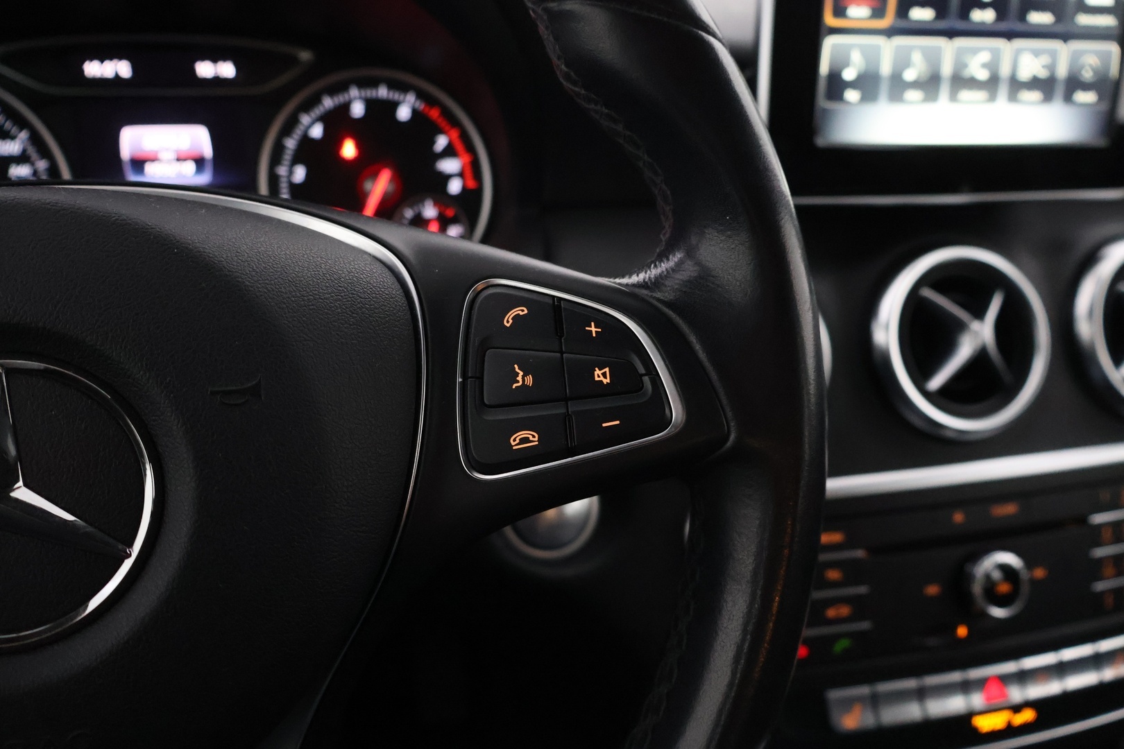 MERCEDES-BENZ A 2018
