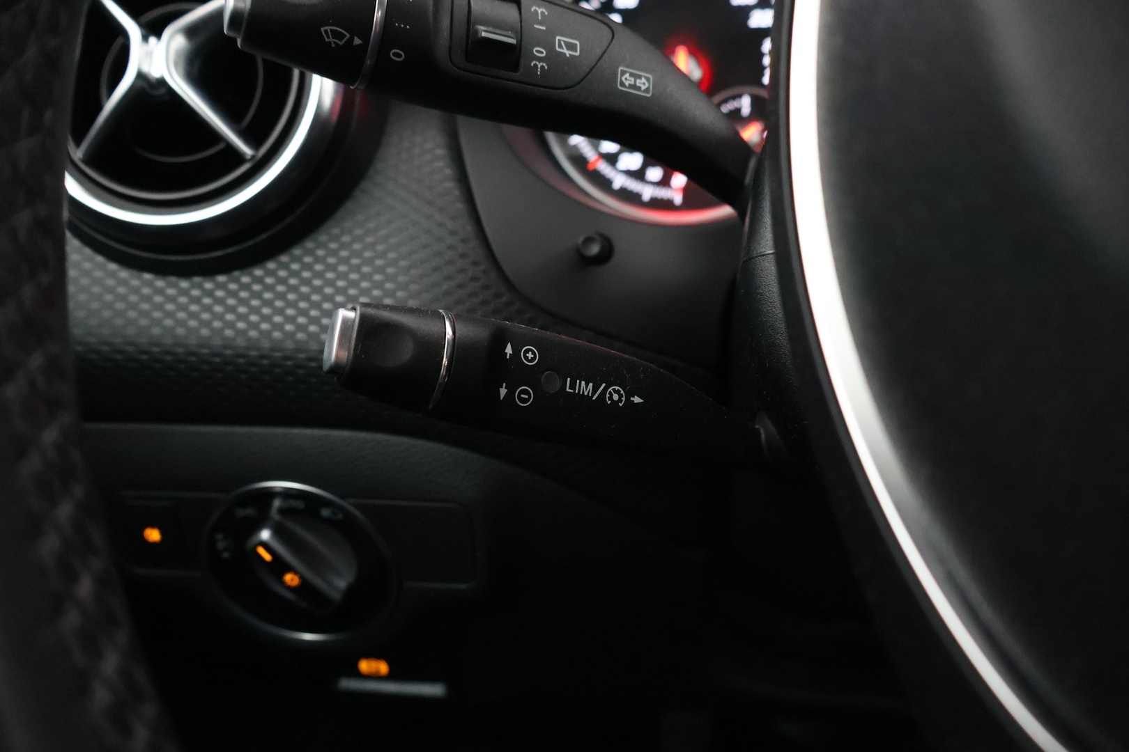 MERCEDES-BENZ A 2018