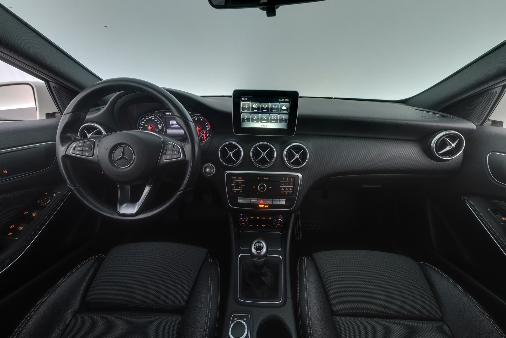 MERCEDES-BENZ A 2018