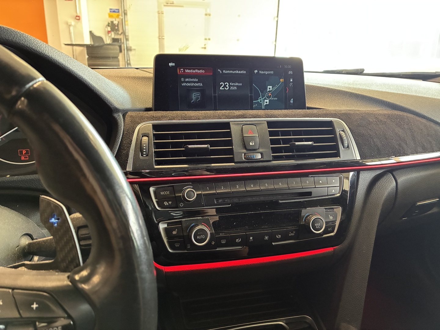 BMW 330 2016