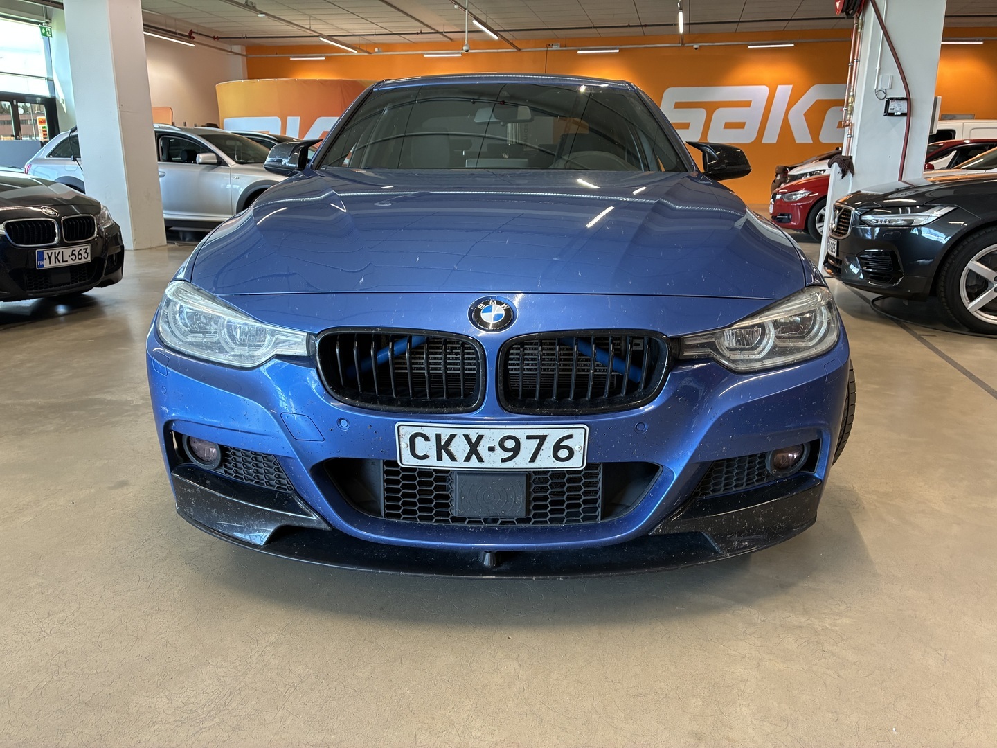 BMW 330 2016