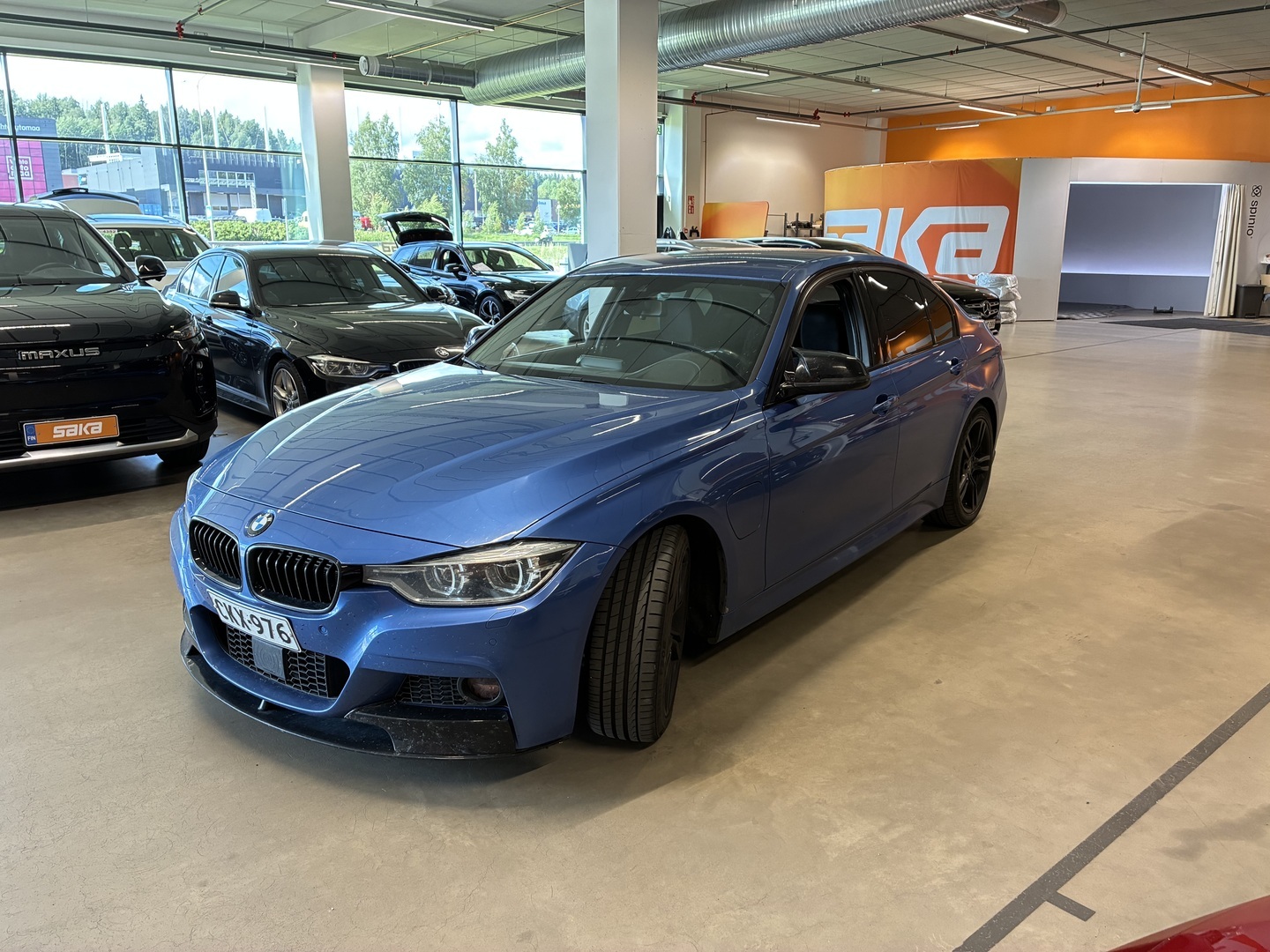 BMW 330 2016