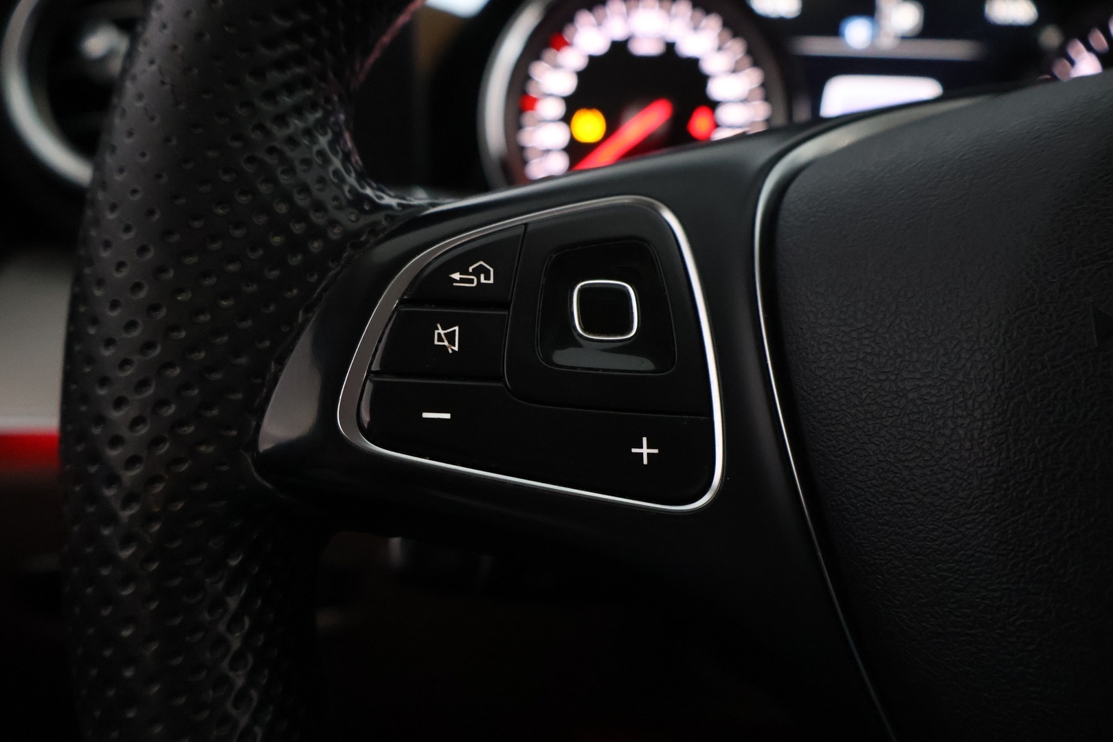 MERCEDES-BENZ E 2017