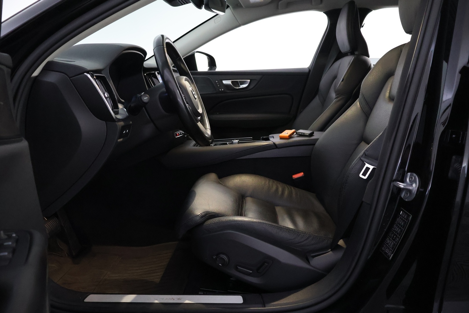 VOLVO V60 2024