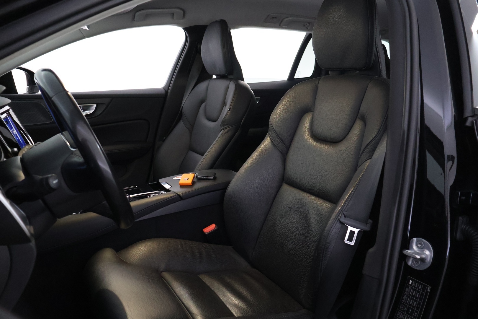 VOLVO V60 2024