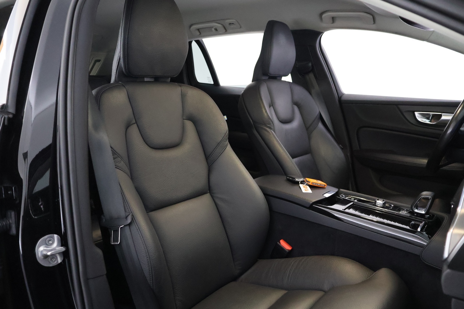 VOLVO V60 2024