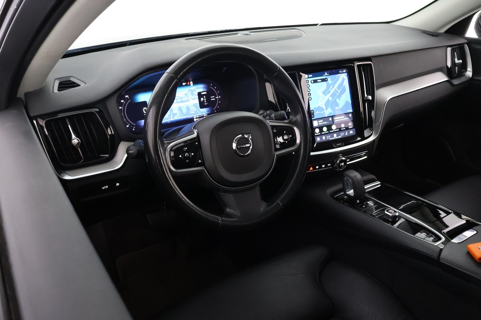 VOLVO V60 2024