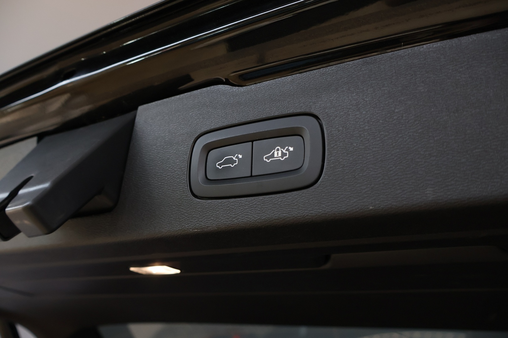 VOLVO V60 2024