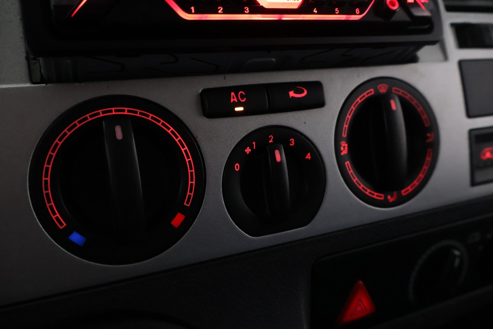 VOLKSWAGEN Transporter 2006