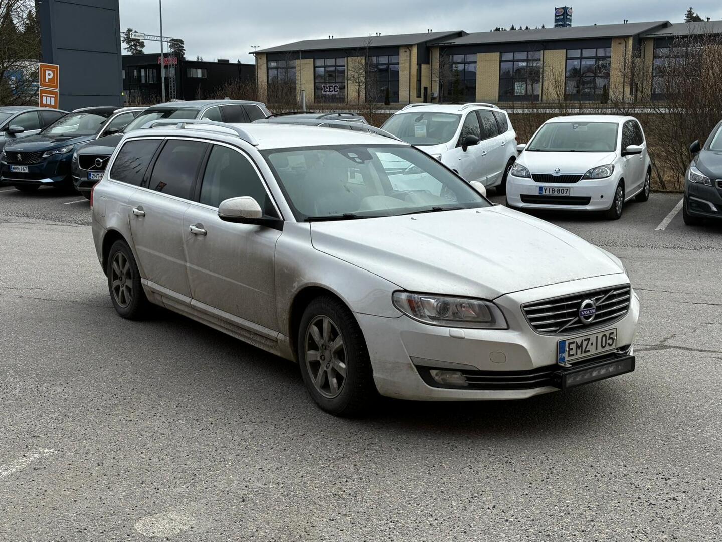 VOLVO V70 2015