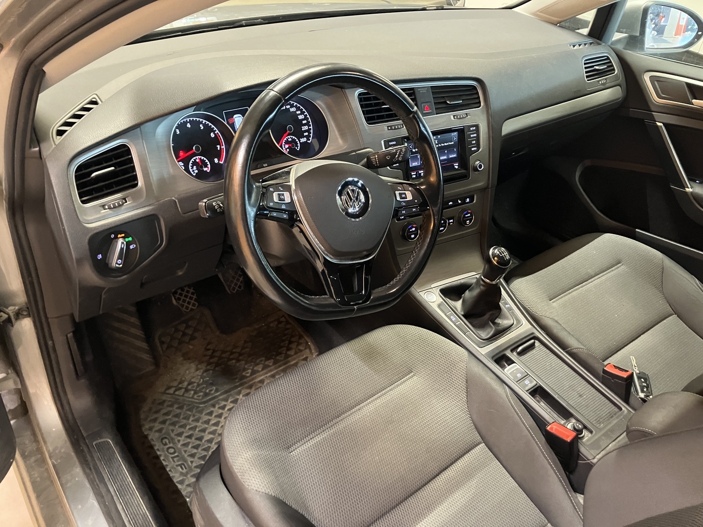VOLKSWAGEN Golf 2015