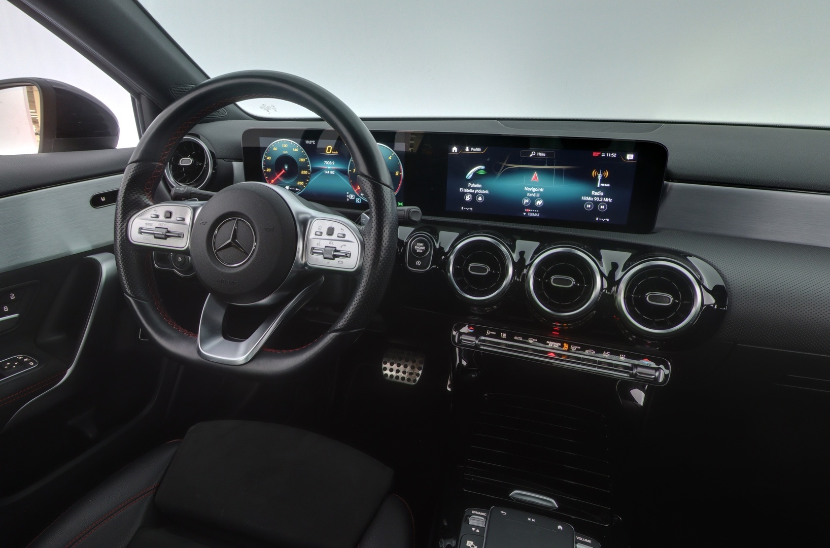 MERCEDES-BENZ A 2021