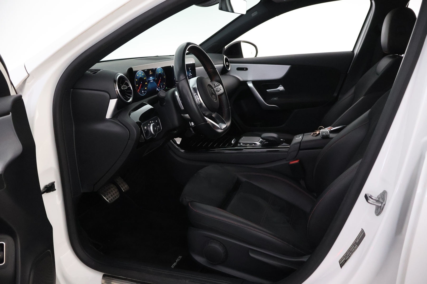 MERCEDES-BENZ A 2021