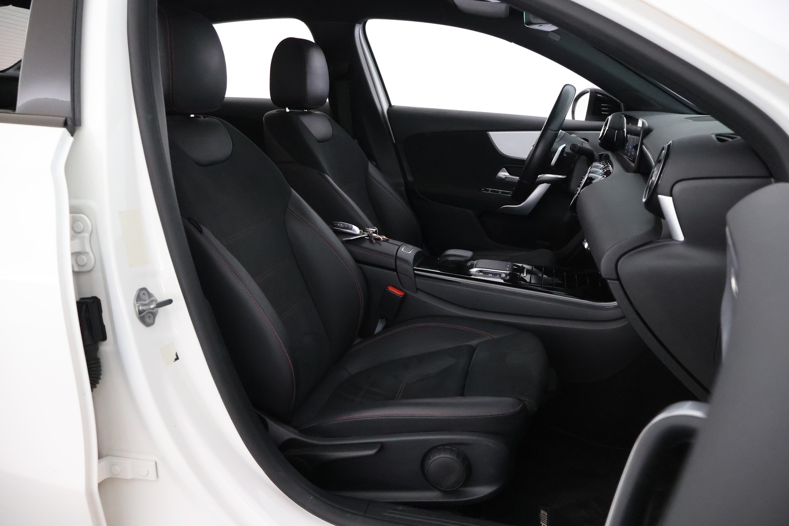 MERCEDES-BENZ A 2021
