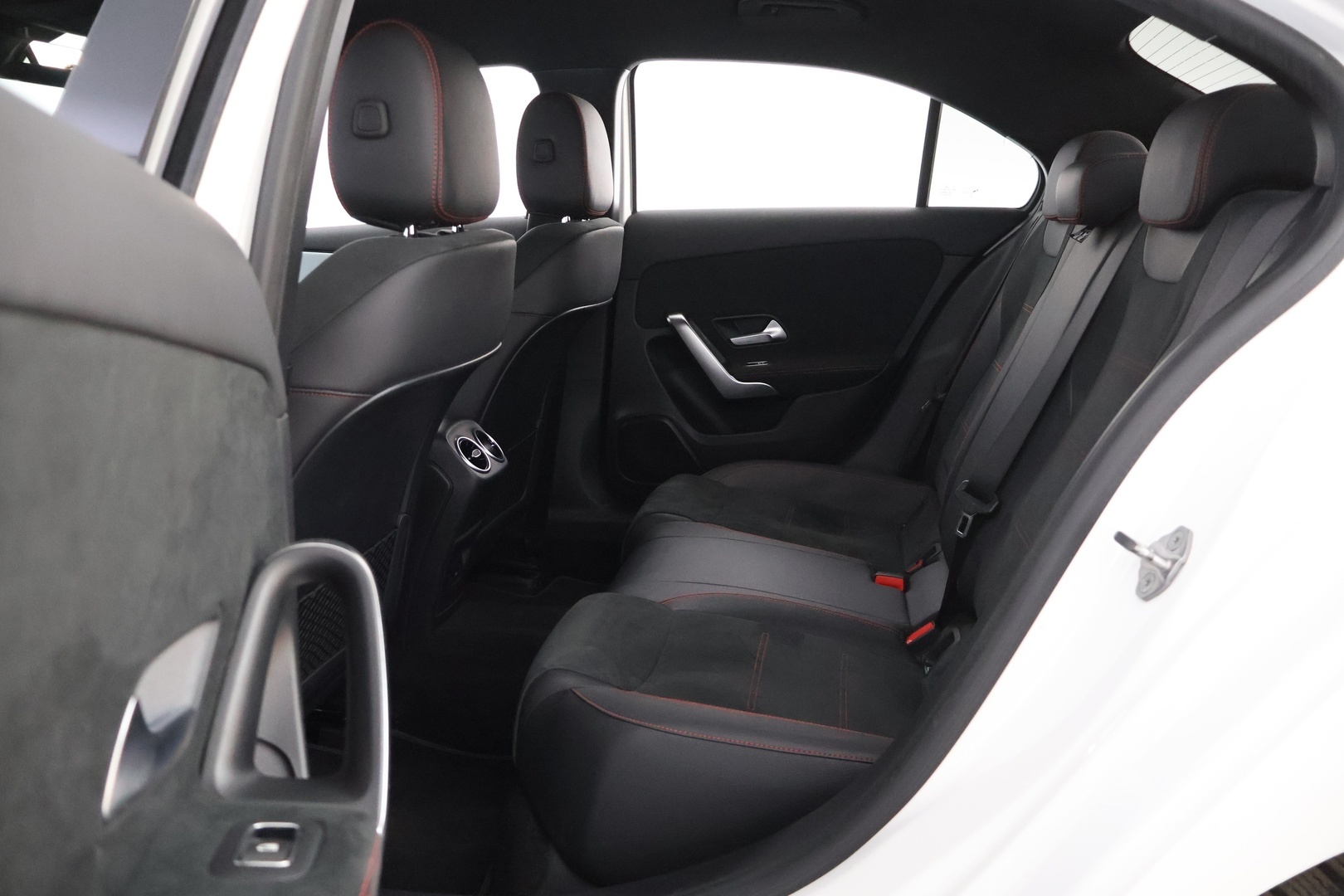 MERCEDES-BENZ A 2021