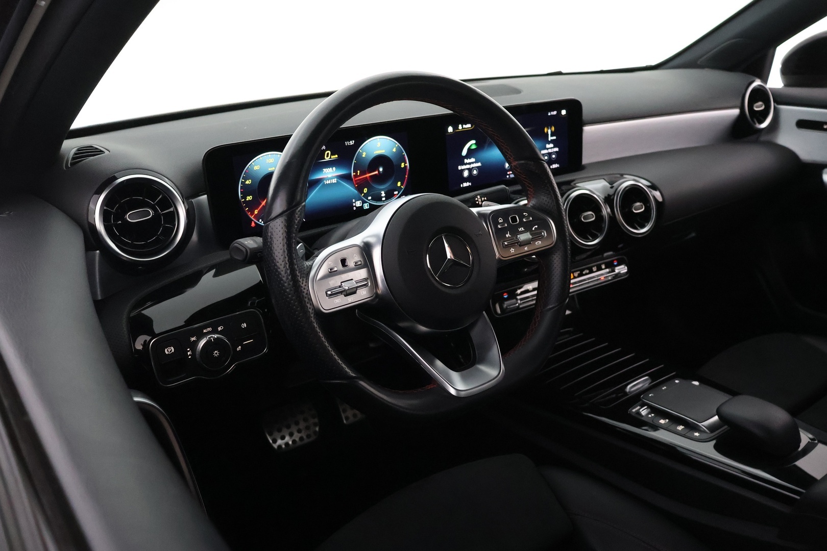MERCEDES-BENZ A 2021