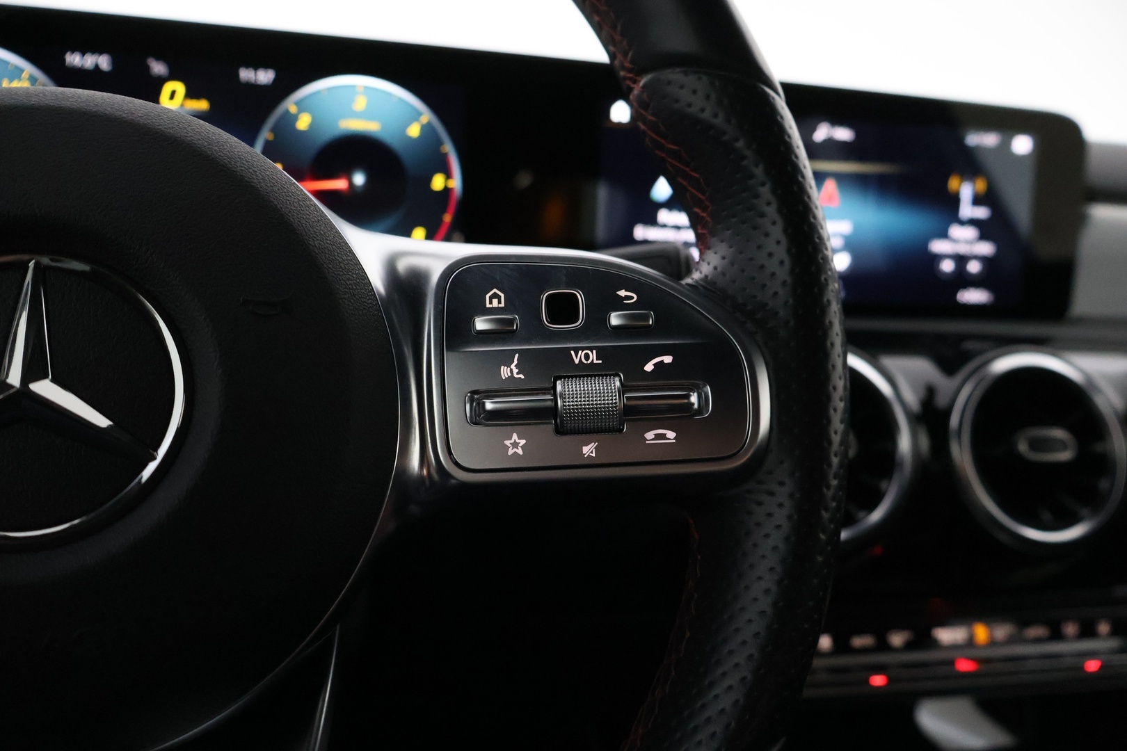 MERCEDES-BENZ A 2021