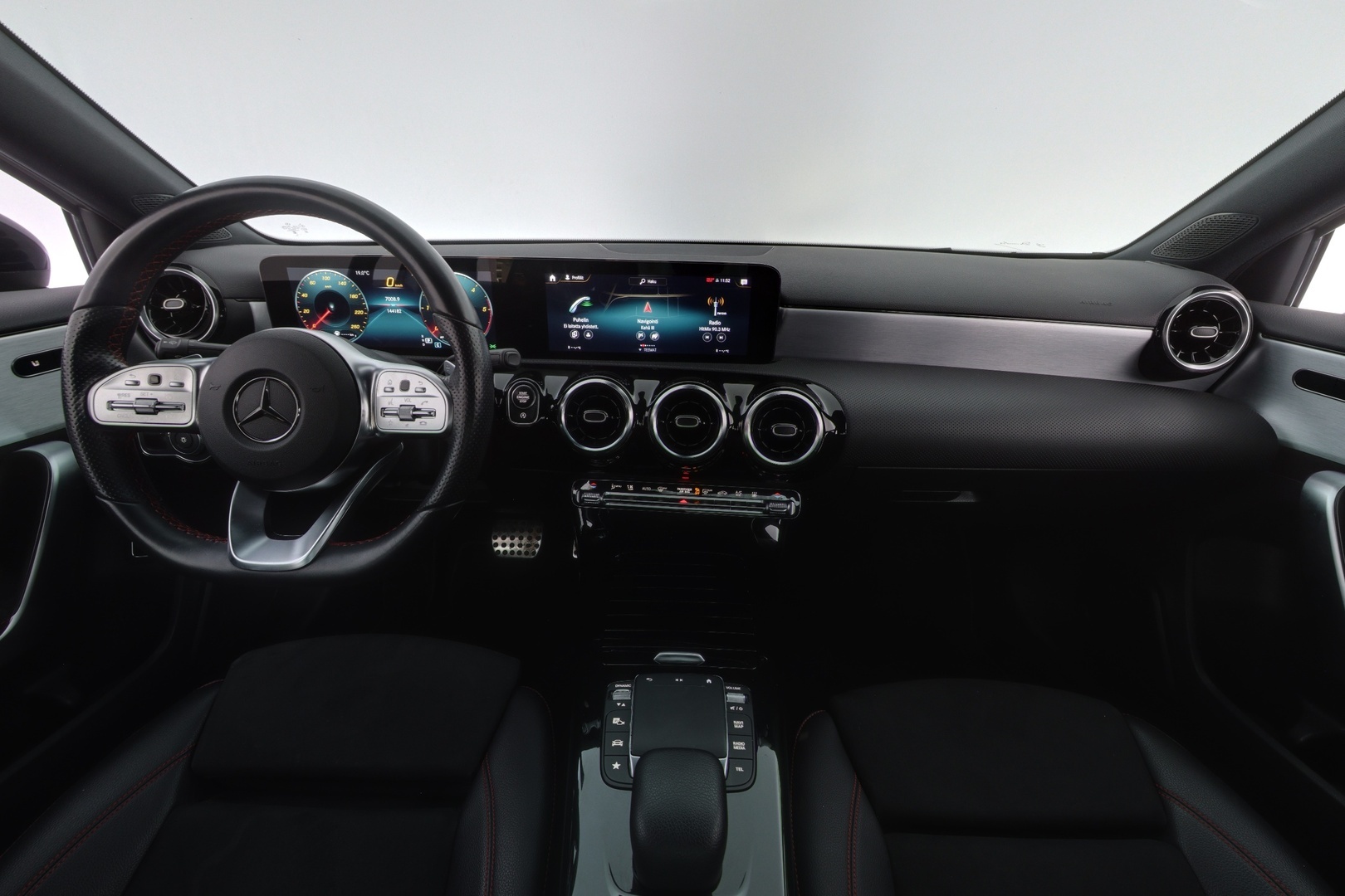 MERCEDES-BENZ A 2021