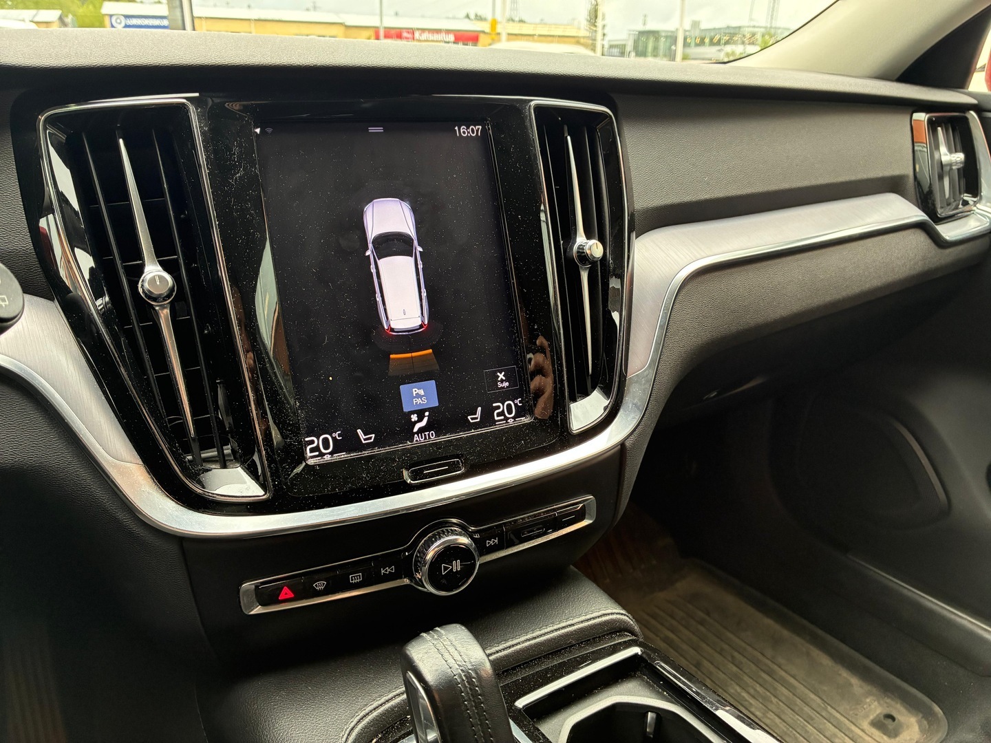 VOLVO V60 2020