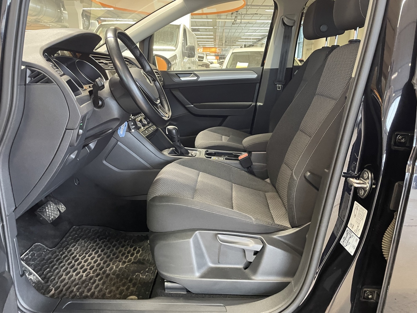 VOLKSWAGEN Touran 2021