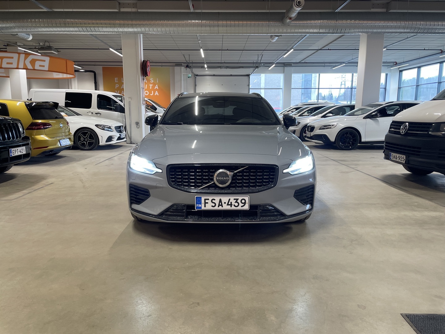 VOLVO V60 2024