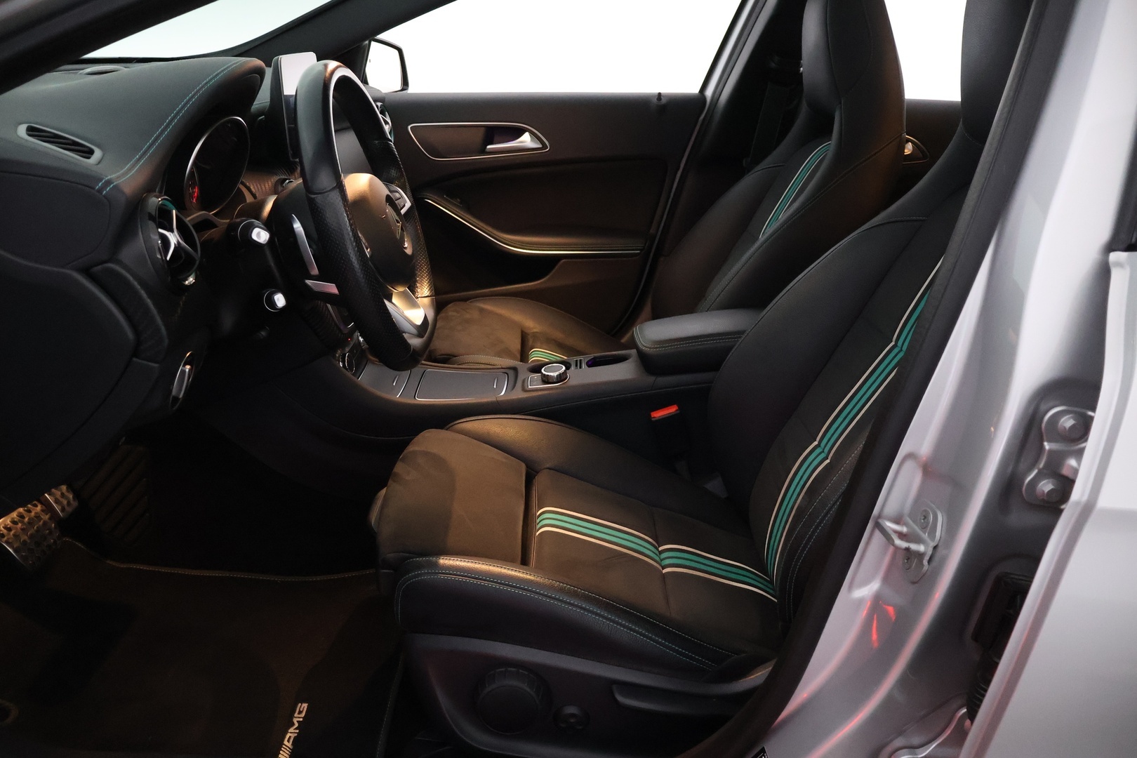 MERCEDES-BENZ A 2016